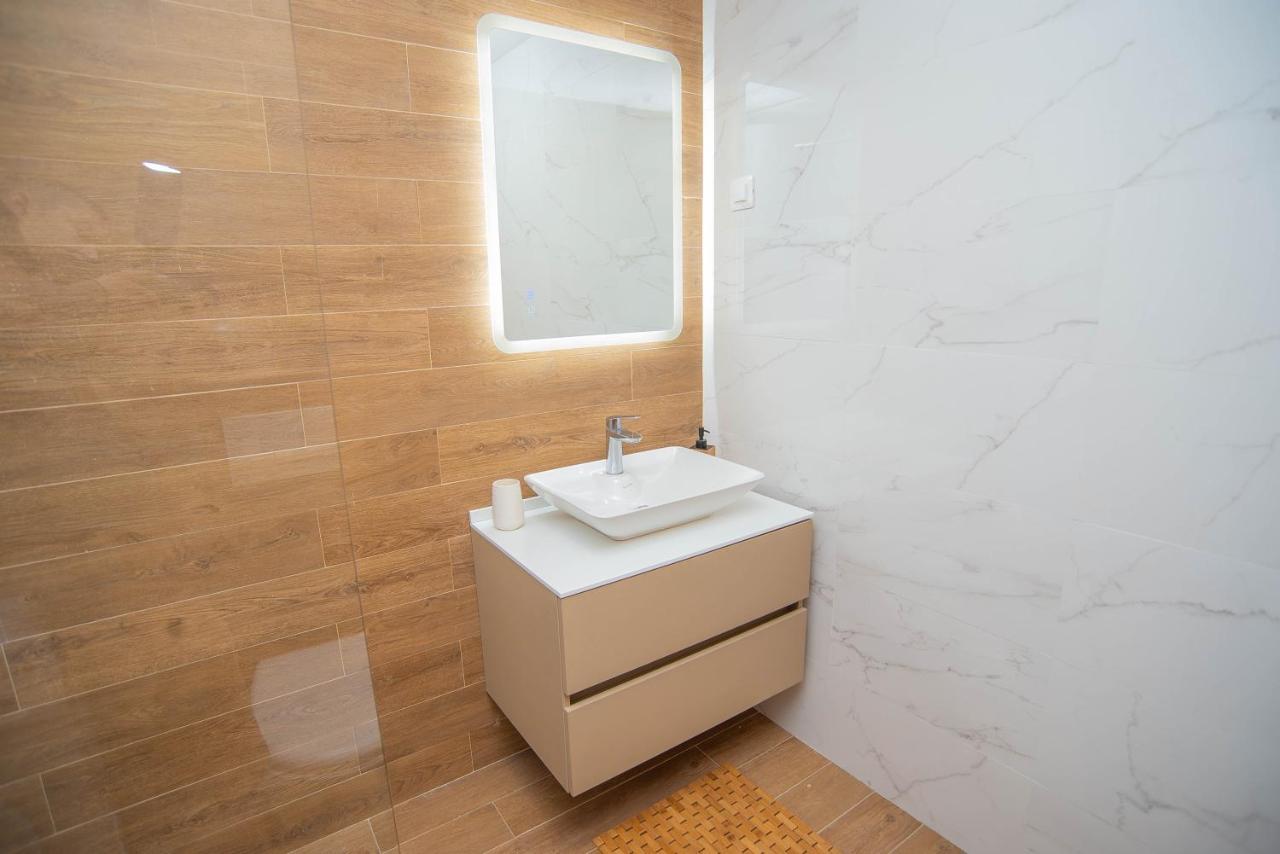 Stylish Two Bedroom Apartment At Ljubovic-Hill Park พอดโกริกา ภายนอก รูปภาพ