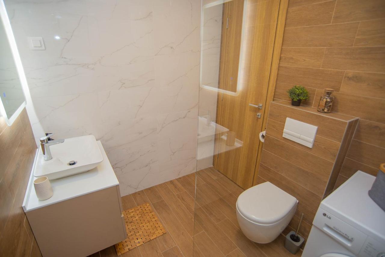 Stylish Two Bedroom Apartment At Ljubovic-Hill Park พอดโกริกา ภายนอก รูปภาพ