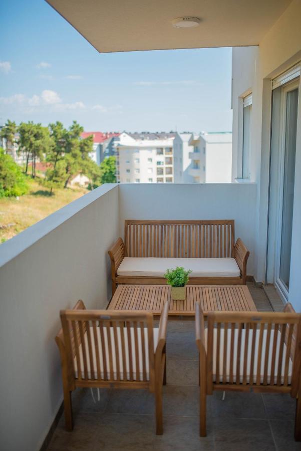 Stylish Two Bedroom Apartment At Ljubovic-Hill Park พอดโกริกา ภายนอก รูปภาพ