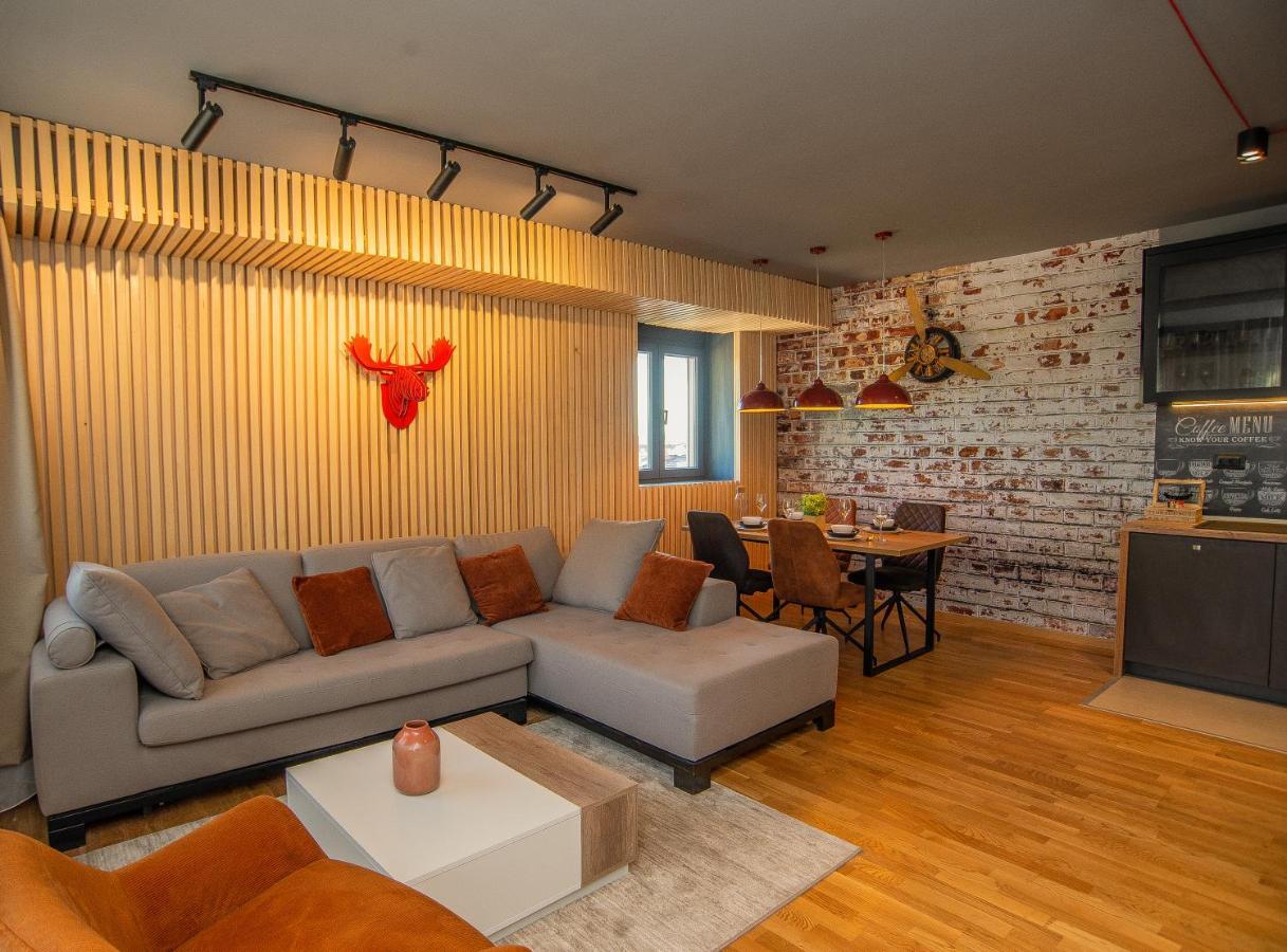 Stylish Two Bedroom Apartment At Ljubovic-Hill Park พอดโกริกา ภายนอก รูปภาพ