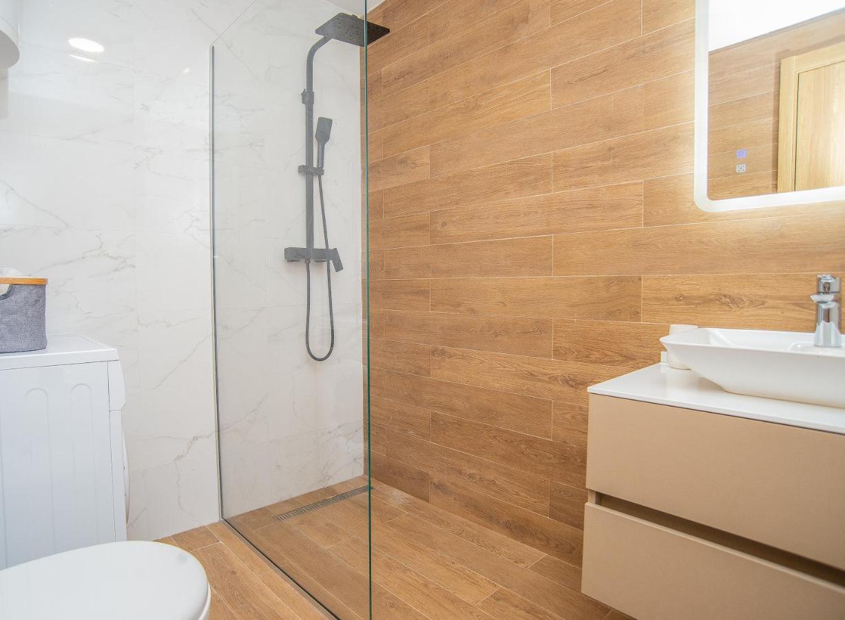 Stylish Two Bedroom Apartment At Ljubovic-Hill Park พอดโกริกา ภายนอก รูปภาพ